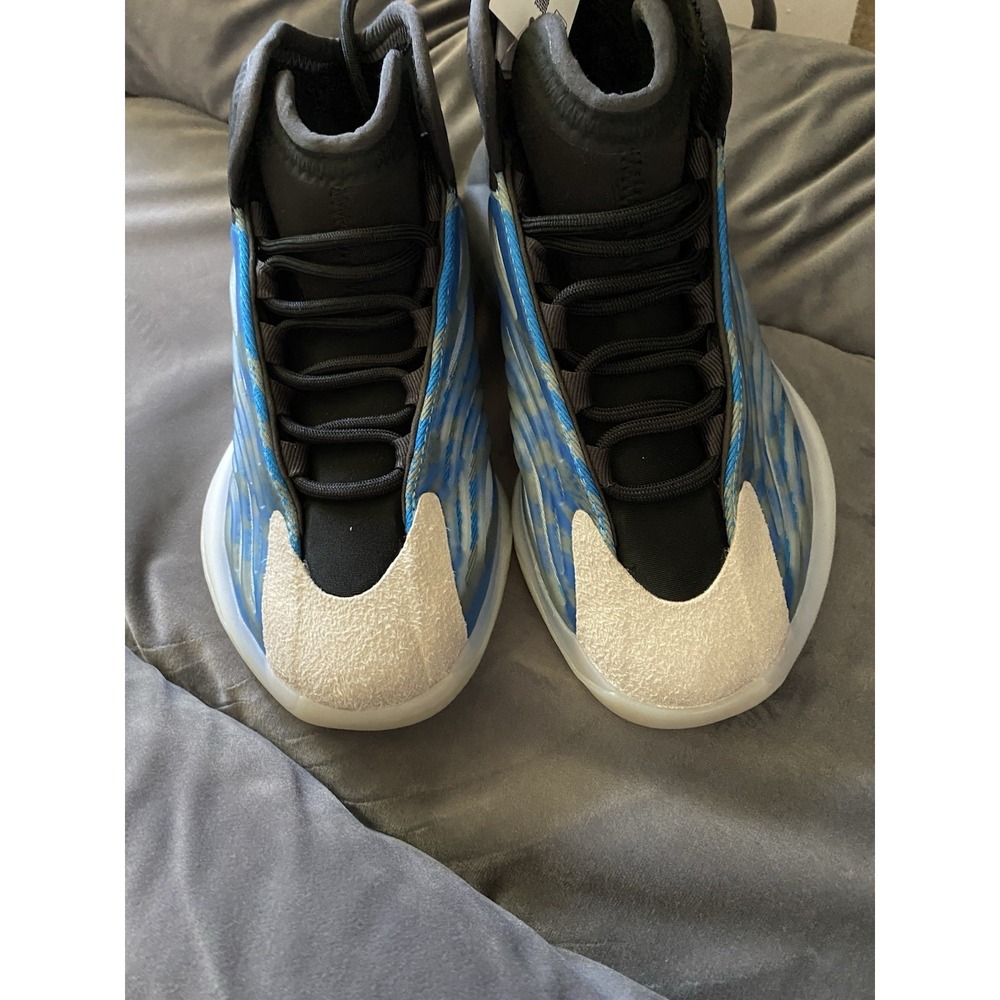 Yeezy Quantum Boost Size 5 Frozen Blue